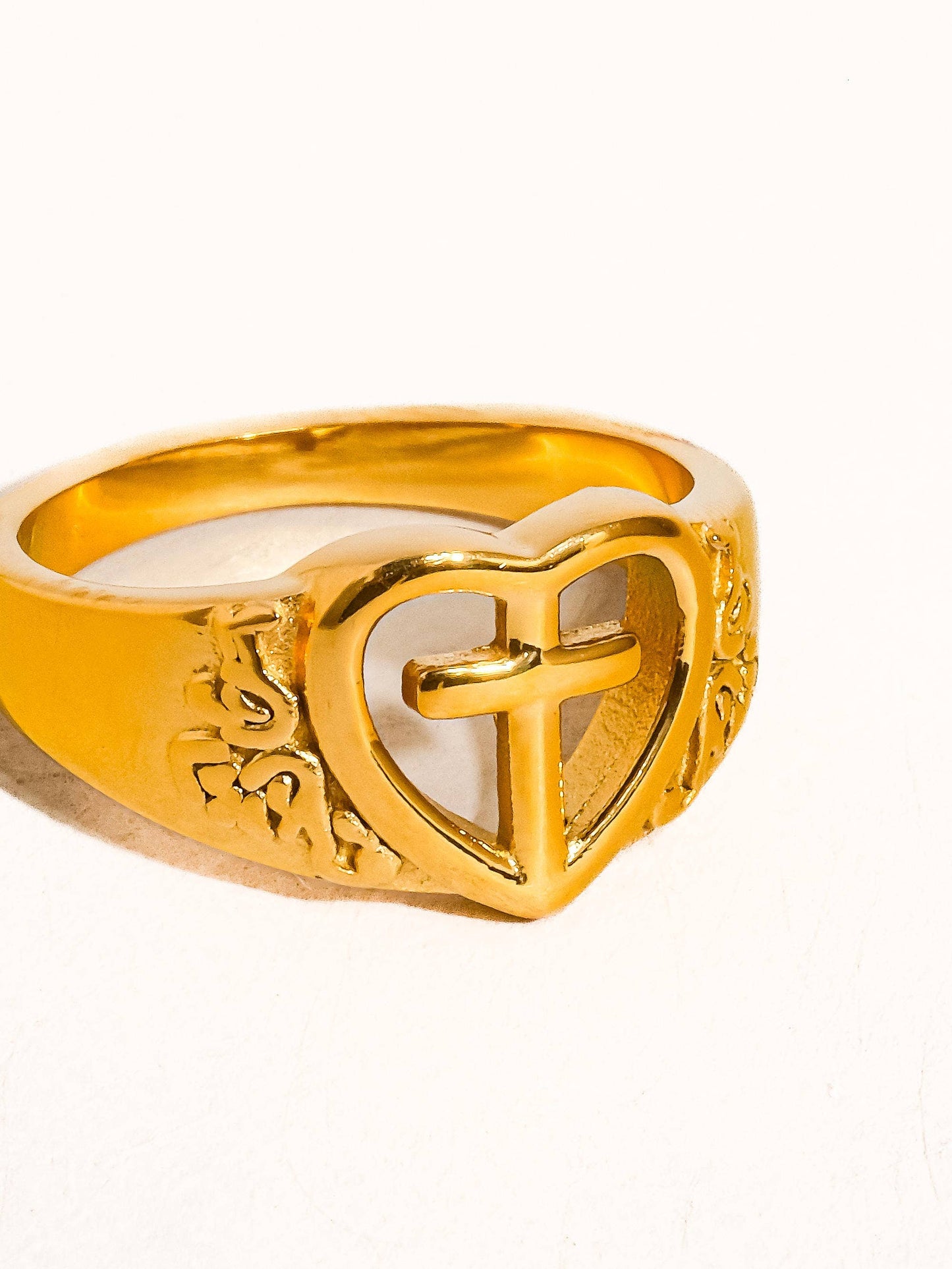Partagé 18K Gold Non-Tarnish Cross and Heart Ring