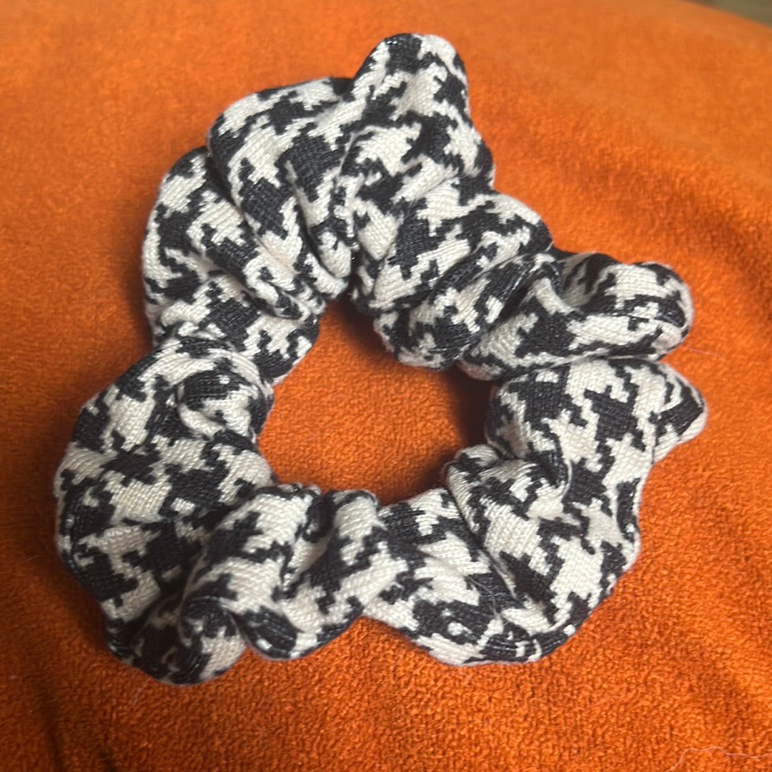 Black and Cream Houndstooth Scrunchie