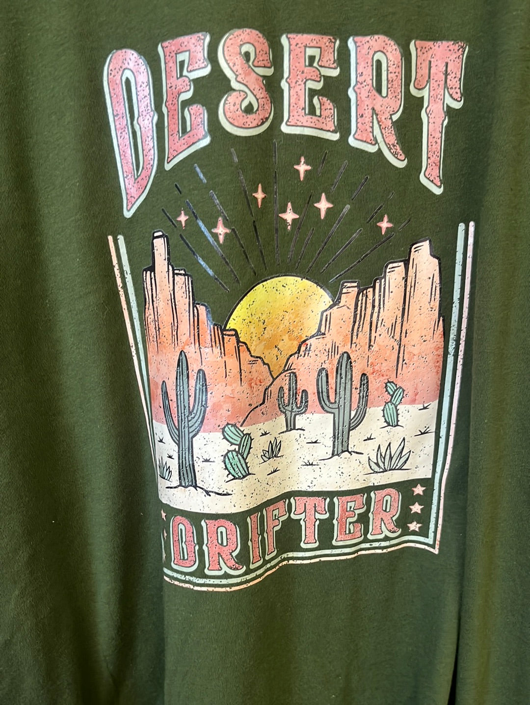 Desert Drifter Graphic T Shirt in Green